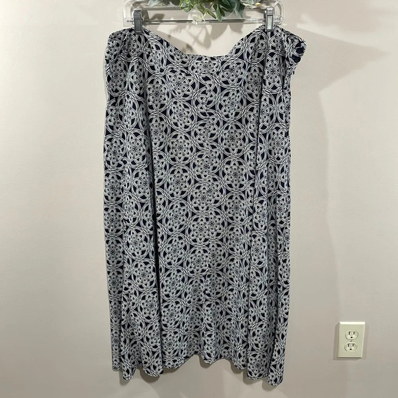 NWOT CJ Banks A-Line Navy and White Patterned Skirt 24W - Picture 1 of 12